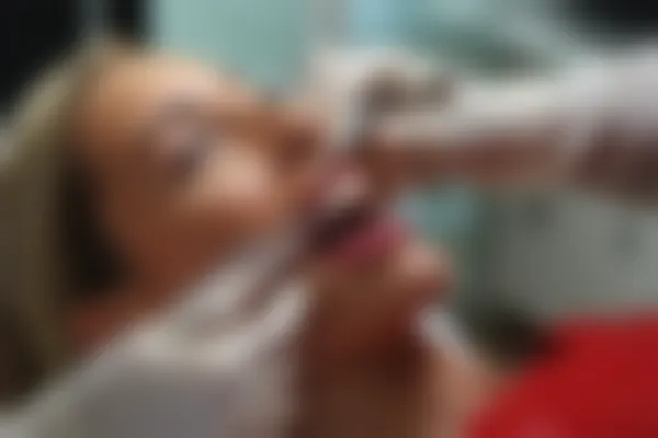 德阳佳洁口腔医院推出牙齿美白优惠活动,原价1500元起现仅需999元起,助您拥有迷人笑容!